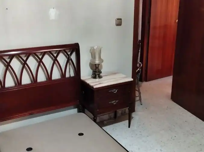 Piso en venta en Toledo, 5, Triana Oeste Habitación de Piso en venta en Sevilla con Aire acondicionado, Terraza y Amueblado
