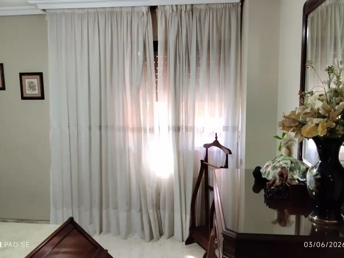 Piso en venta en Toledo, 5, Triana Oeste Habitación de Piso en venta en Sevilla con Aire acondicionado, Terraza y Amueblado