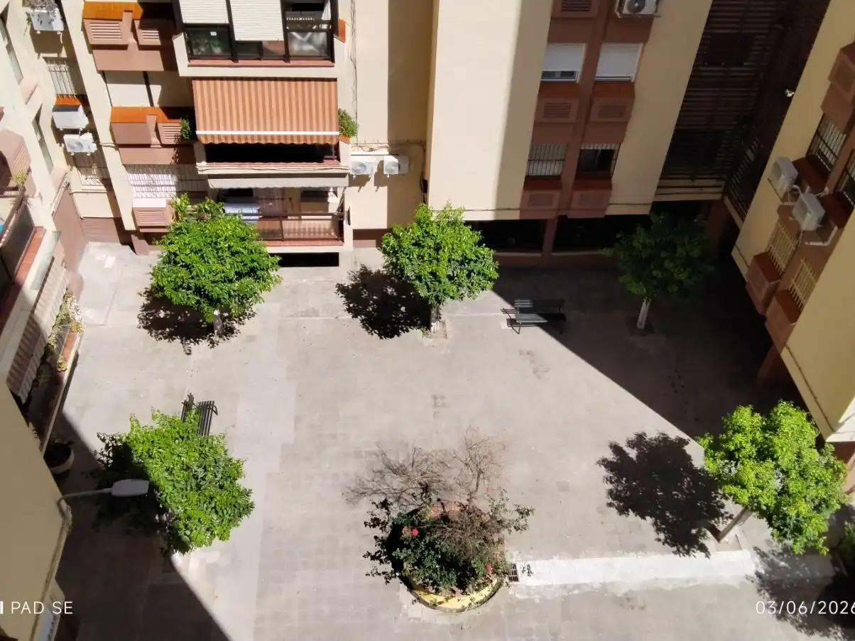Piso en venta en Toledo, 5, Triana Oeste Vista exterior de Piso en venta en Sevilla con Aire acondicionado, Terraza y Amueblado