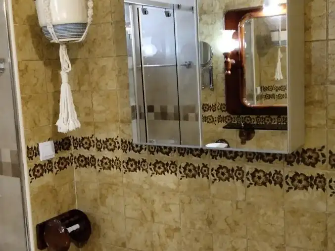 Piso en venta en Toledo, 5, Triana Oeste Baño de Piso en venta en Sevilla con Aire acondicionado, Terraza y Amueblado