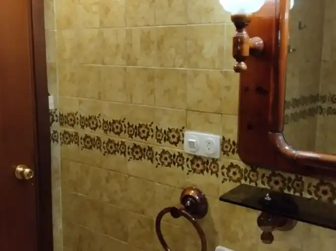 Piso en venta en Toledo, 5, Triana Oeste Baño de Piso en venta en Sevilla con Aire acondicionado, Terraza y Amueblado