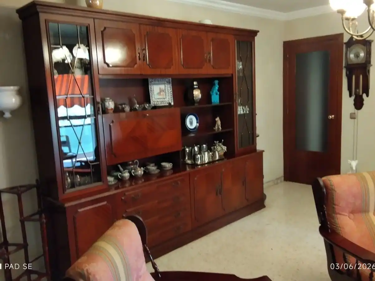 Piso en venta en Toledo, 5, Triana Oeste Sala de estar de Piso en venta en Sevilla con Aire acondicionado, Terraza y Amueblado