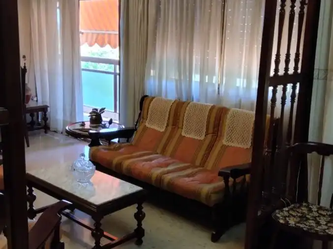 Piso en venta en Toledo, 5, Triana Oeste Sala de estar de Piso en venta en Sevilla con Aire acondicionado, Terraza y Amueblado