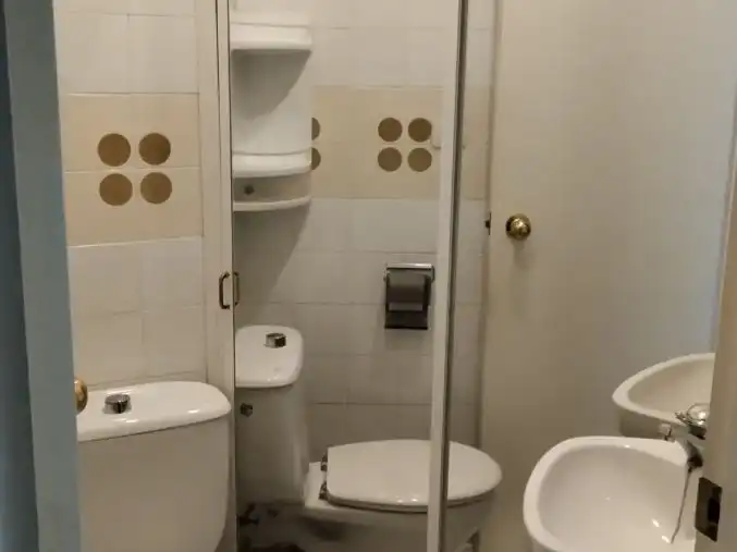 Piso en venta en Toledo, 5, Triana Oeste Baño de Piso en venta en Sevilla con Aire acondicionado, Terraza y Amueblado