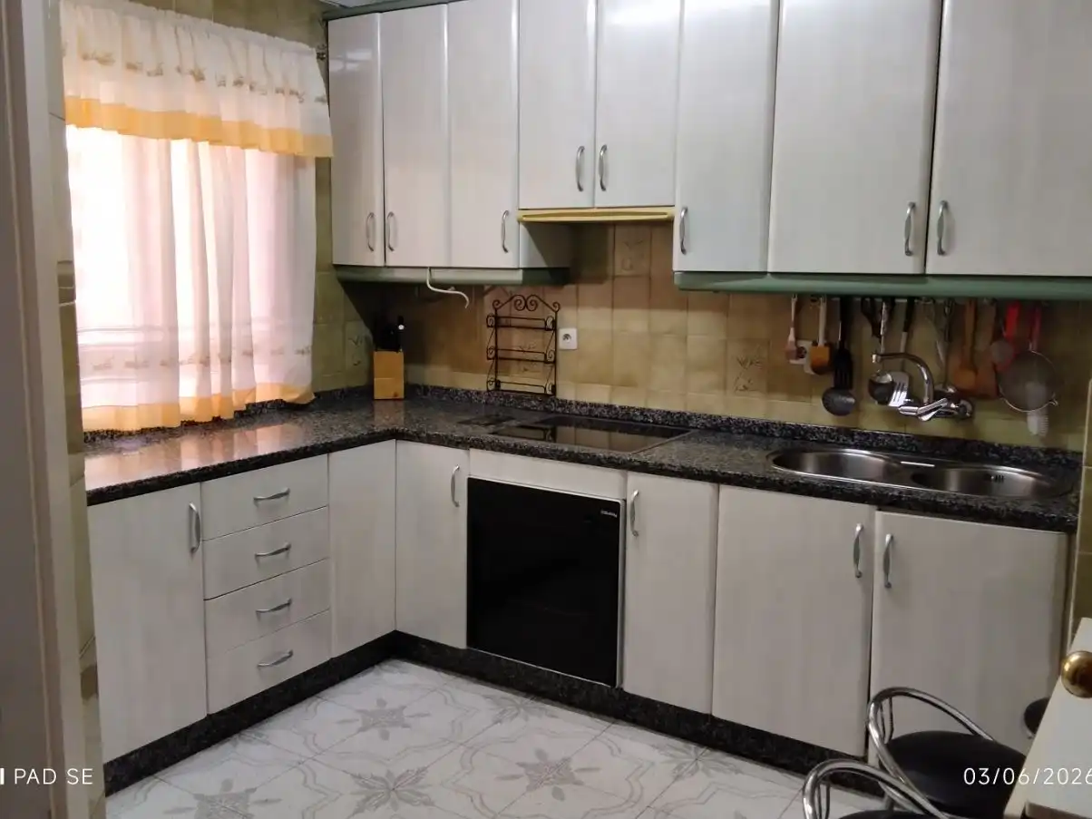 Piso en venta en Toledo, 5, Triana Oeste Cocina de Piso en venta en Sevilla con Aire acondicionado, Terraza y Amueblado