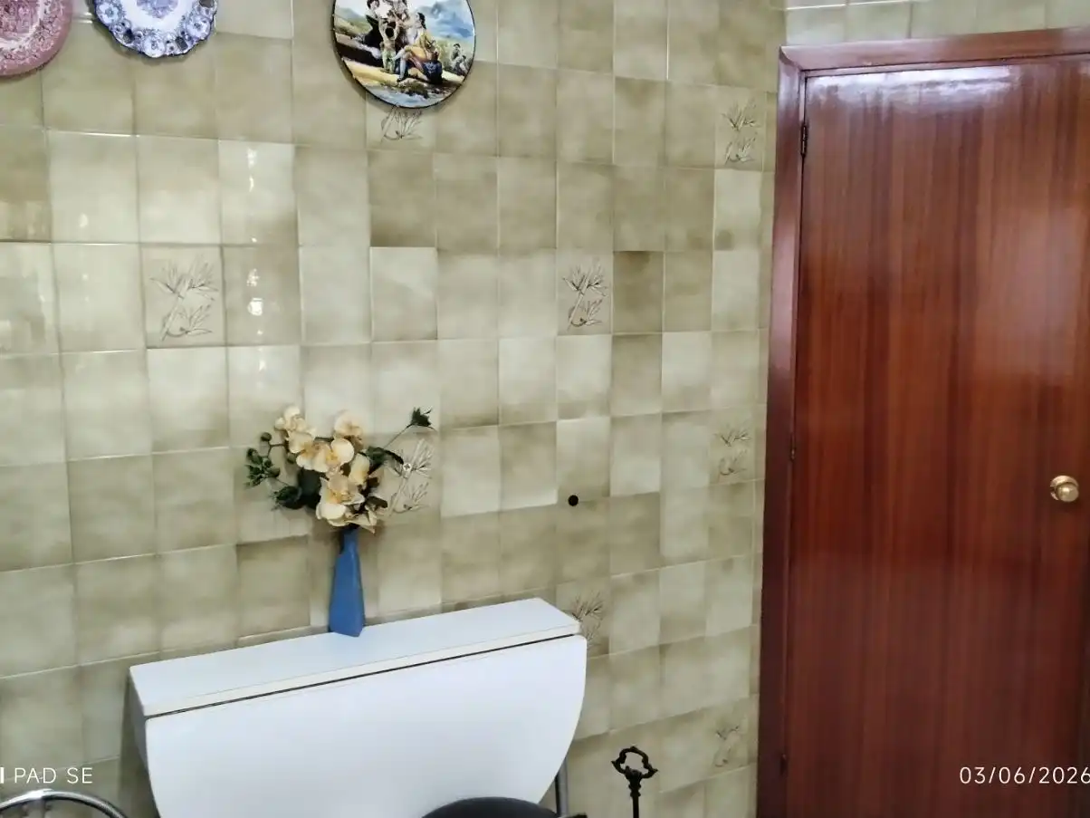Piso en venta en Toledo, 5, Triana Oeste Baño de Piso en venta en Sevilla con Aire acondicionado, Terraza y Amueblado