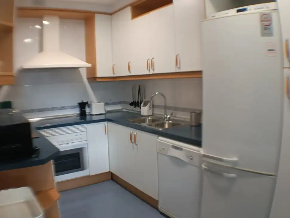 Cuina de Pis per a compartir en Cuenca amb Calefacció, Parquet i Traster