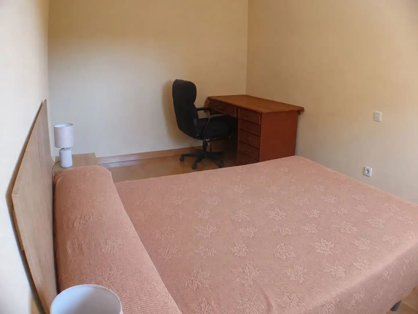 Dormitori de Pis per a compartir en Cuenca amb Calefacció, Parquet i Traster
