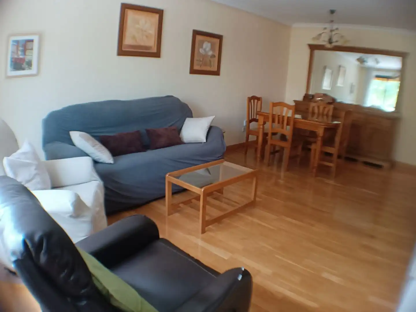Sala d'estar de Pis per a compartir en Cuenca amb Calefacció, Parquet i Traster
