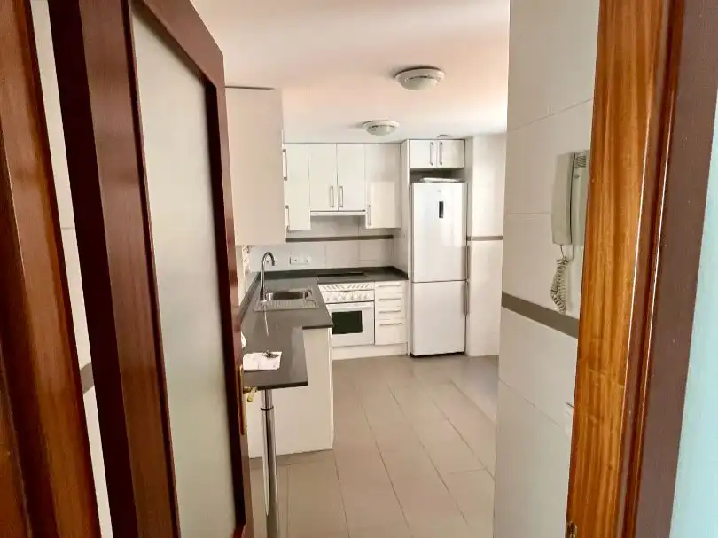 Piso en venta en Calle del Monasterio de Sobrado, 6, Montecarmelo Cocina de Piso en venta en Madrid con Calefacción, Parquet y Trastero