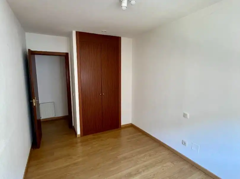 Piso en venta en Calle del Monasterio de Sobrado, 6, Montecarmelo Habitación de Piso en venta en Madrid con Calefacción, Parquet y Trastero