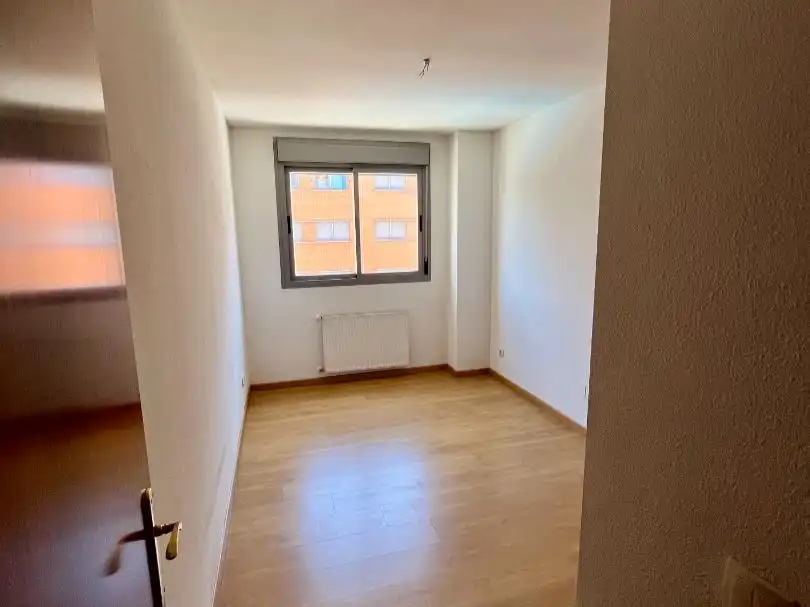 Piso en venta en Calle del Monasterio de Sobrado, 6, Montecarmelo Habitación de Piso en venta en Madrid con Calefacción, Parquet y Trastero