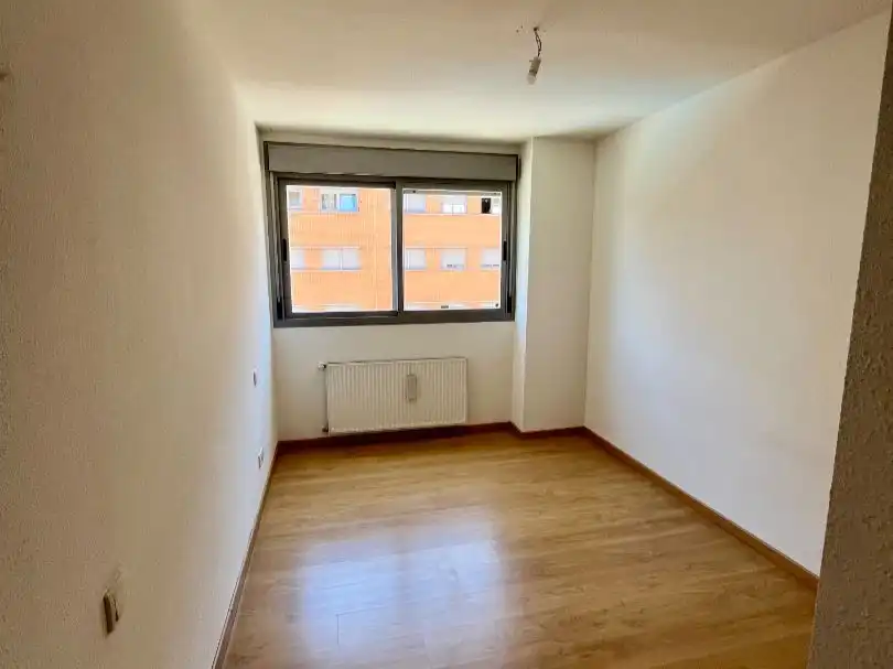 Piso en venta en Calle del Monasterio de Sobrado, 6, Montecarmelo Habitación de Piso en venta en Madrid con Calefacción, Parquet y Trastero