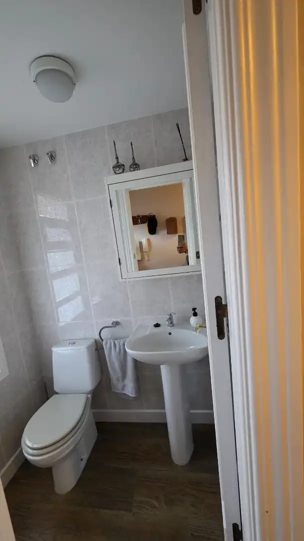 Casa adosada en venta en Avenida Felipe Corchero, 5, Norte Baño de Casa adosada en venta en Mérida con Aire acondicionado