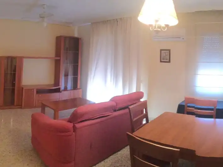 Sala d'estar de Pis de lloguer en Sevilla amb Aire condicionat, Calefacció i Moblat