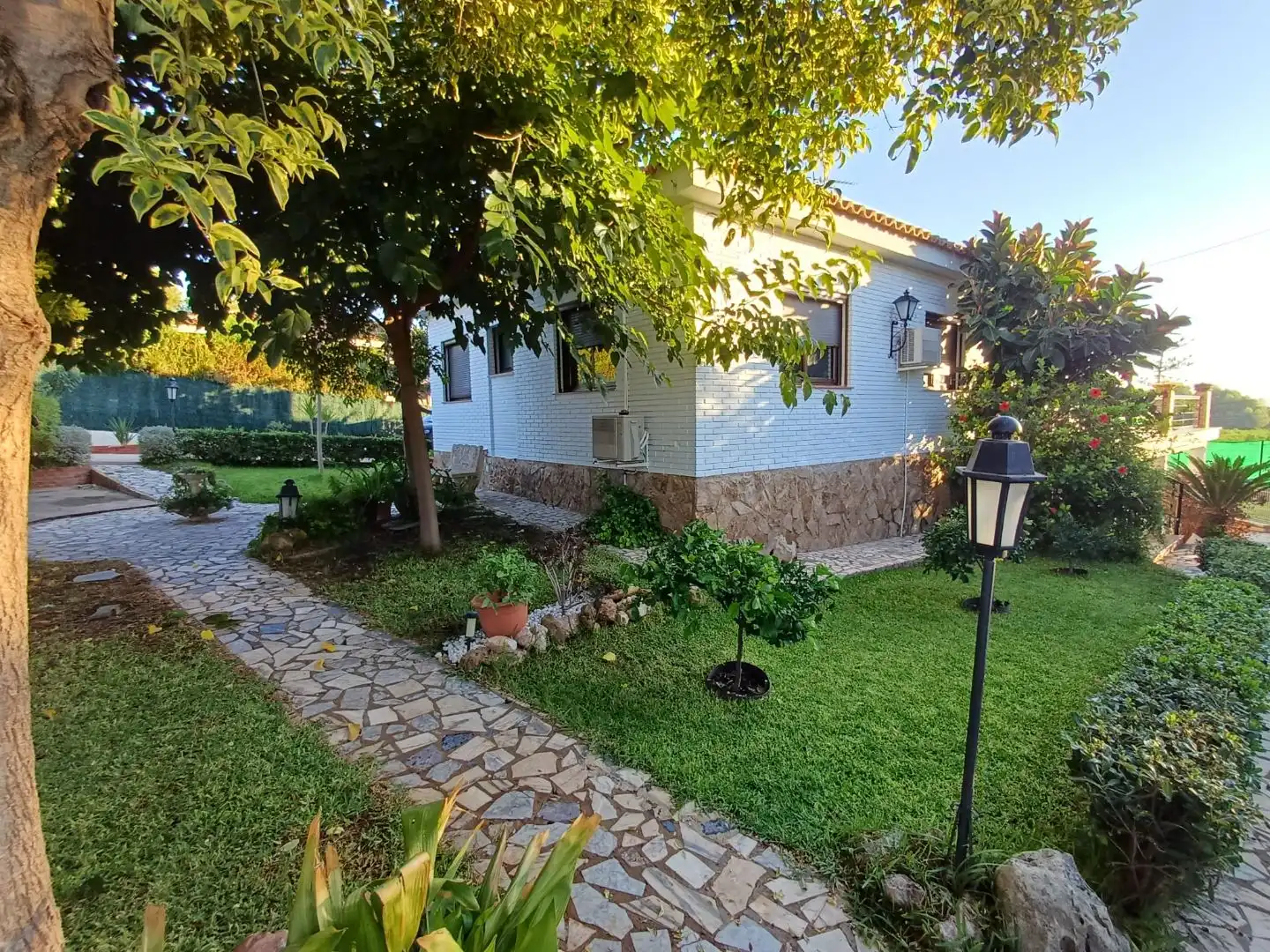 Houses for sale in Calle Valencia, 13, Chiva Garden of Houses for sale in Chiva with Air Conditioner, Terrace and Swimming Pool