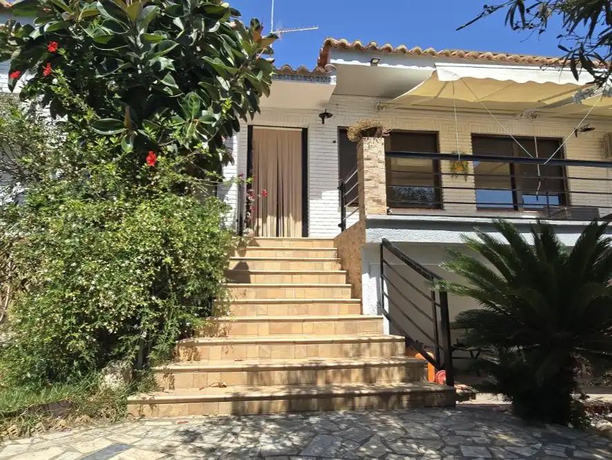 Houses for sale in Calle Valencia, 13, Chiva Exterior view of Houses for sale in Chiva with Air Conditioner, Terrace and Swimming Pool