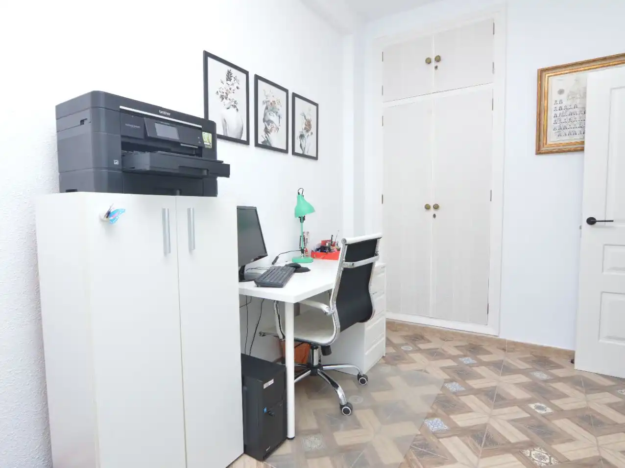 Houses for sale in Calle Valencia, 13, Chiva Houses for sale in Chiva with Air Conditioner, Terrace and Swimming Pool