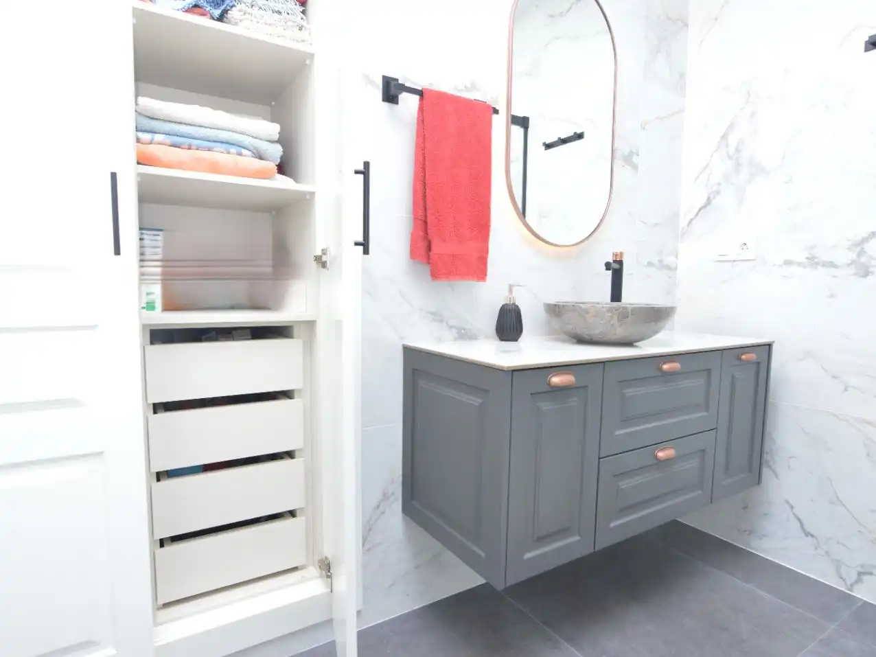 Houses for sale in Calle Valencia, 13, Chiva Bathroom of Houses for sale in Chiva with Air Conditioner, Terrace and Swimming Pool