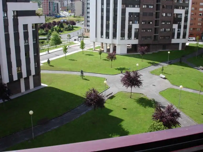 Apartamento de alquiler en Calle del Postigo Bajo, 14, Santo Domingo - El Campillín Vista exterior de Apartamento de alquiler en Oviedo con Calefacción, Jardín privado y Parquet