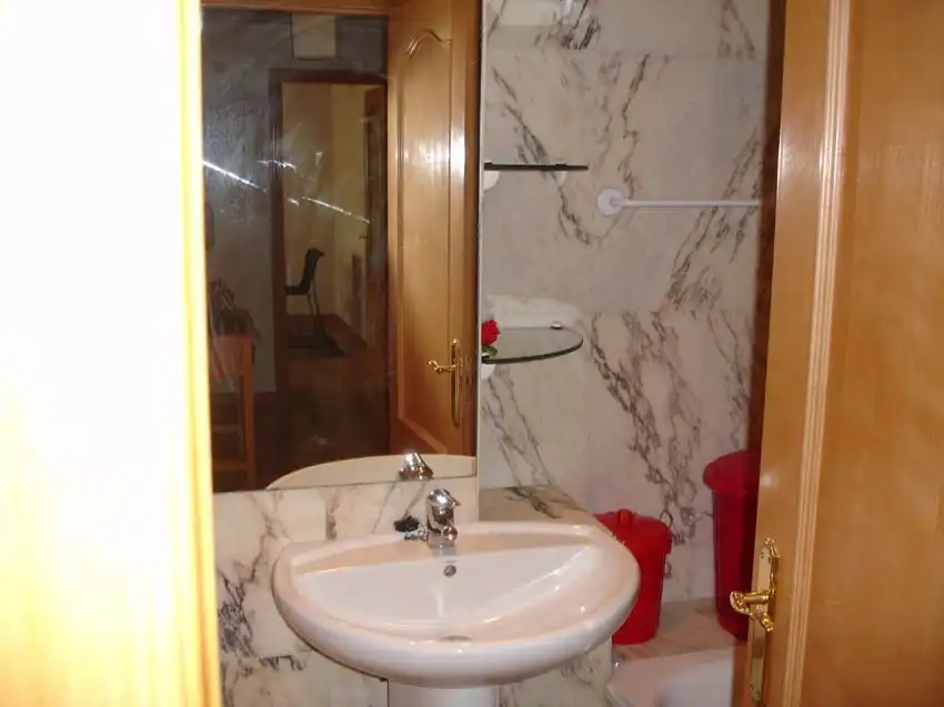 Apartamento de alquiler en Calle del Postigo Bajo, 14, Santo Domingo - El Campillín Baño de Apartamento de alquiler en Oviedo con Calefacción, Jardín privado y Parquet