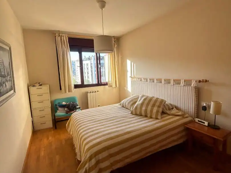 Apartamento de alquiler en Calle del Postigo Bajo, 14, Santo Domingo - El Campillín Habitación de Apartamento de alquiler en Oviedo con Calefacción, Jardín privado y Parquet