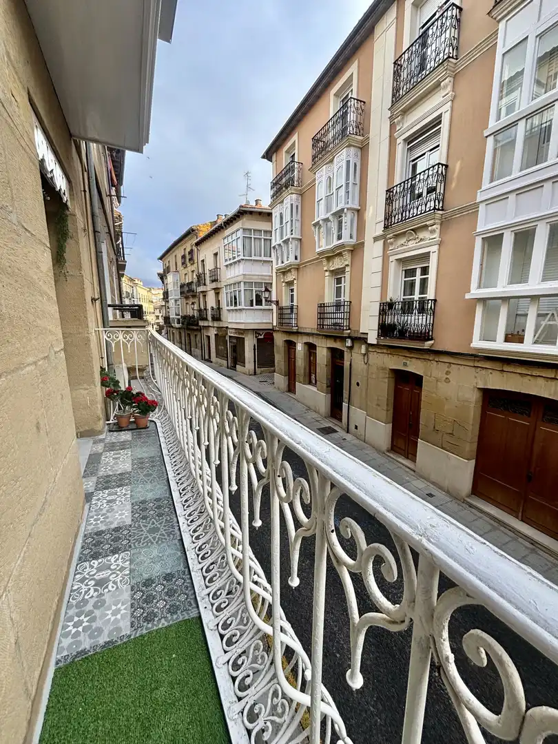 Pis de lloguer a Calle Conde de Haro, 14, Haro Vista exterior de Pis de lloguer en Haro amb Calefacció, Parquet i Terrassa
