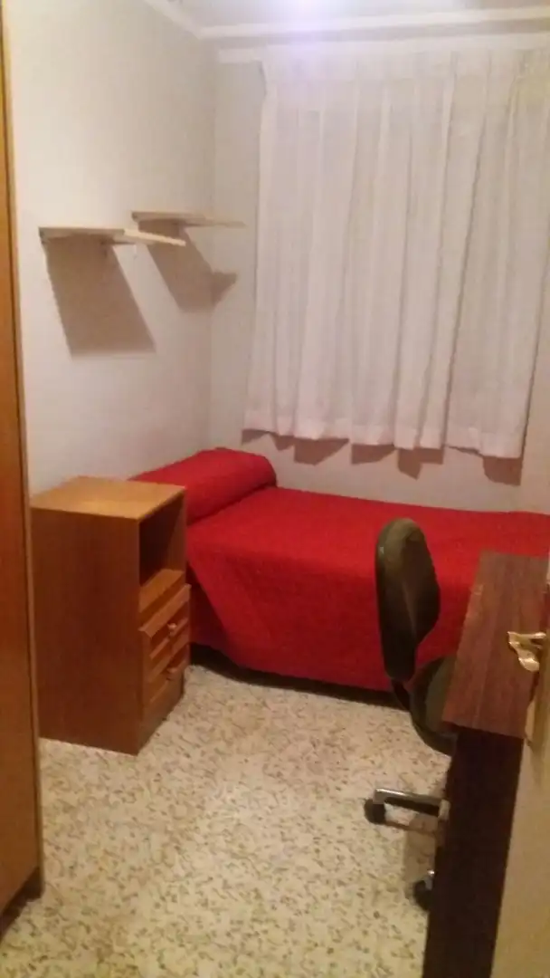 Piso de alquiler en Calle Pérez Hervás, 9, San Carlos - San José Habitación de Piso de alquiler en Sevilla con Trastero, Amueblado y Horno