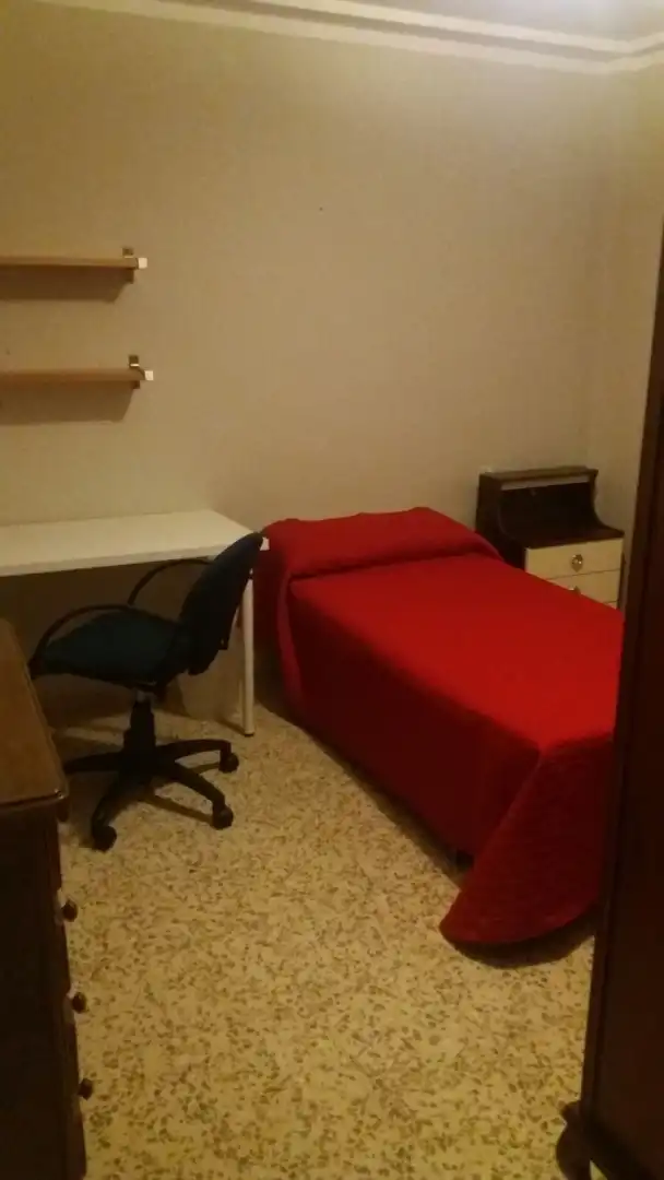Piso de alquiler en Calle Pérez Hervás, 9, San Carlos - San José Habitación de Piso de alquiler en Sevilla con Trastero, Amueblado y Horno