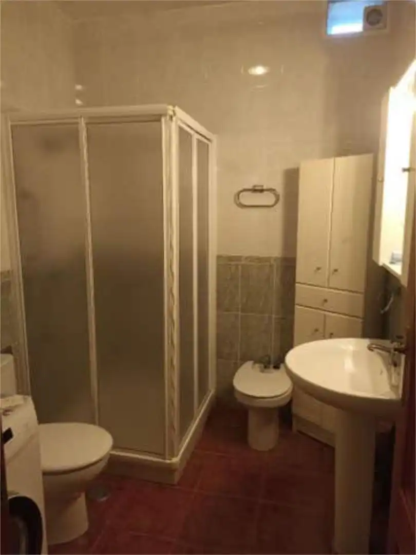Casa o chalet en venta en Mazarambroz Baño de Casa o chalet en venta en Mazarambroz con Calefacción, Trastero y Amueblado