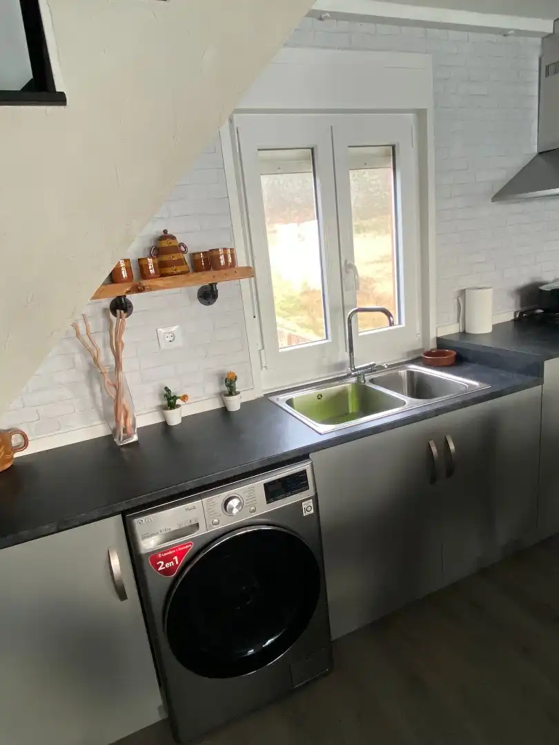Casa o xalet en venda a Trasteiro, 1, Camariñas Cuina de Casa o xalet en venda en Camariñas amb Jardí privat, Terrassa i Traster