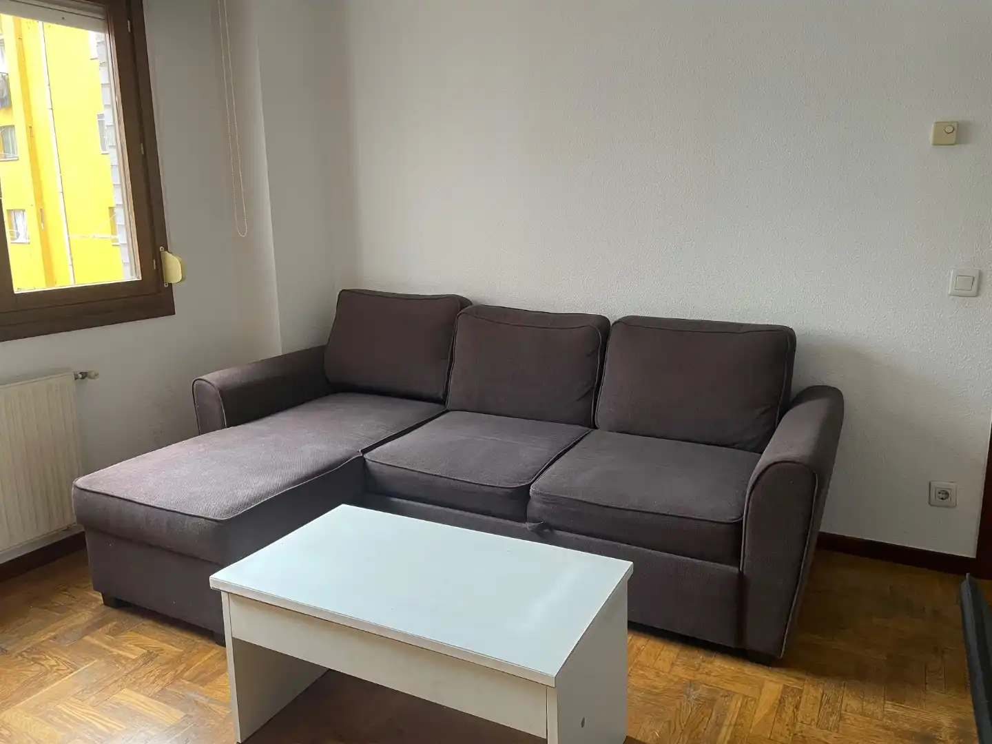 Apartament de lloguer a Calle del Padre Buenaventura de Paredes, 6, Milán - Pumarín Sala d'estar de Apartament de lloguer en Oviedo