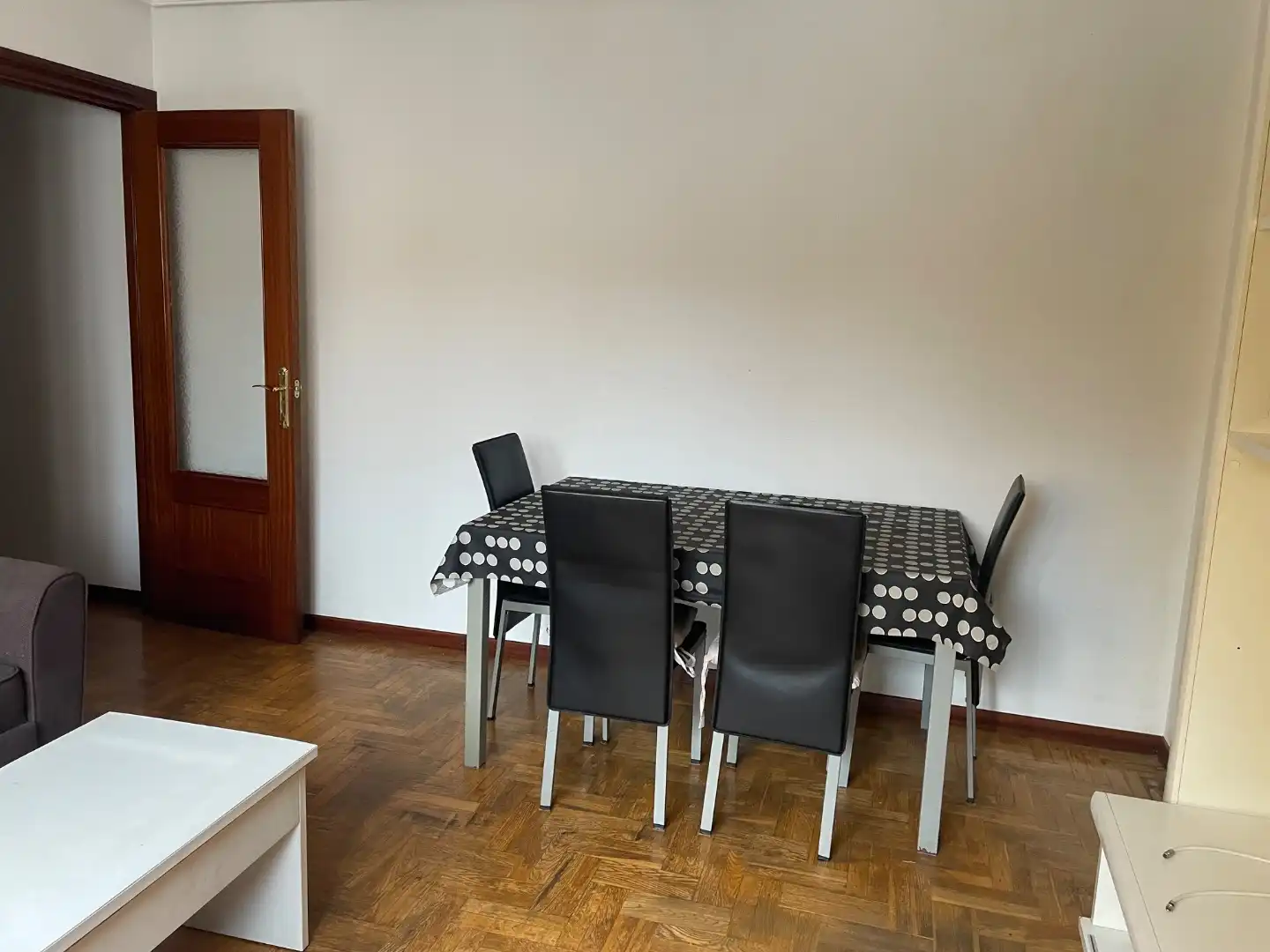 Apartament de lloguer a Calle del Padre Buenaventura de Paredes, 6, Milán - Pumarín Menjador de Apartament de lloguer en Oviedo
