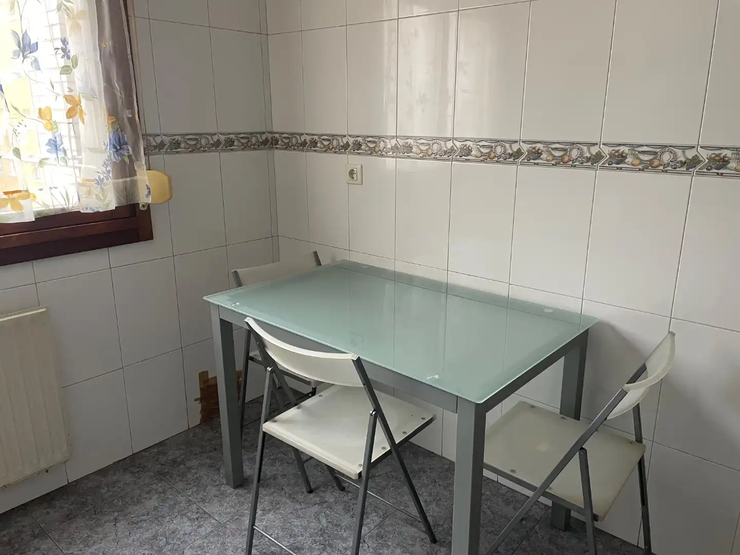 Apartament de lloguer a Calle del Padre Buenaventura de Paredes, 6, Milán - Pumarín Menjador de Apartament de lloguer en Oviedo