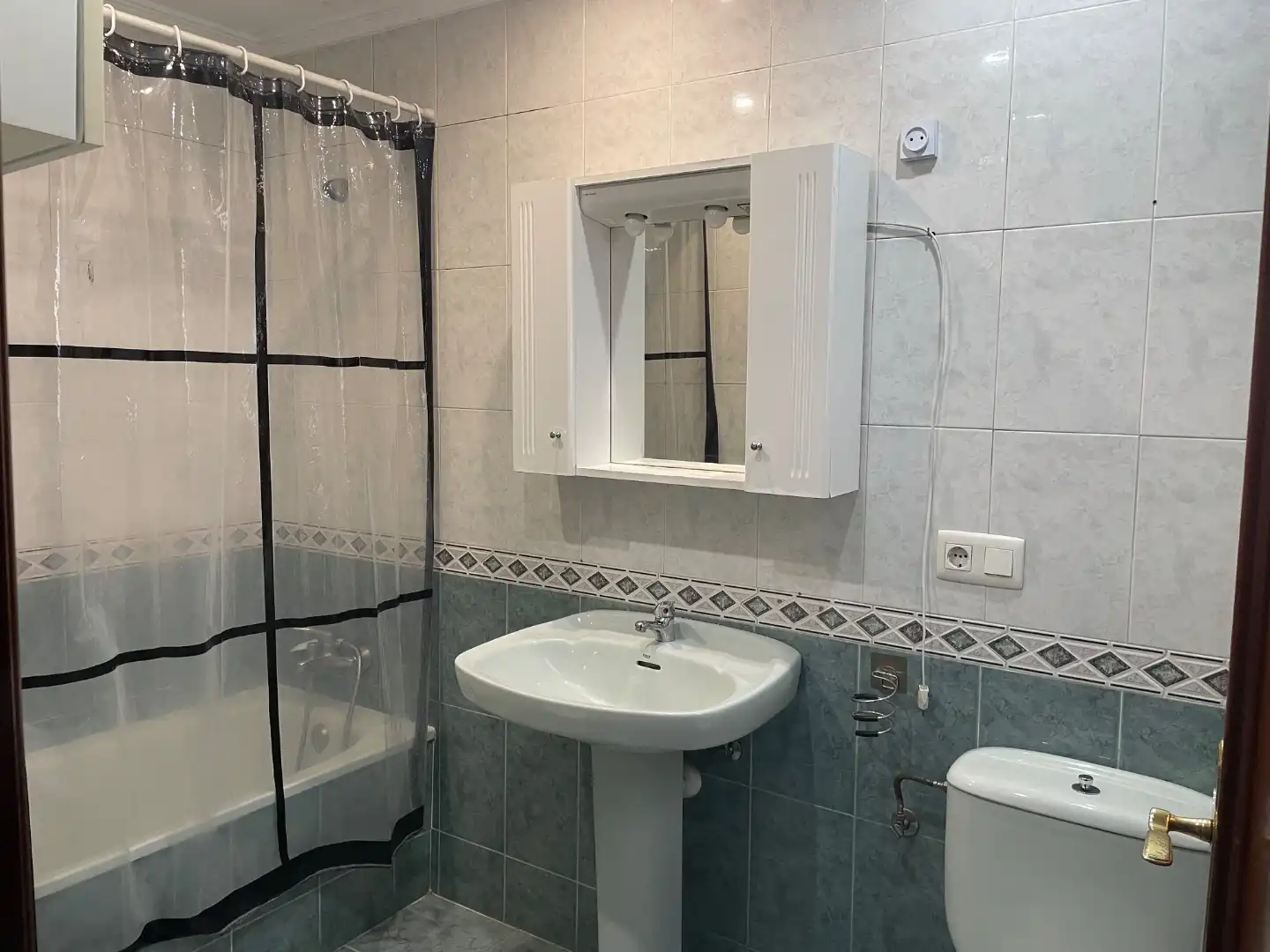 Apartament de lloguer a Calle del Padre Buenaventura de Paredes, 6, Milán - Pumarín Bany de Apartament de lloguer en Oviedo