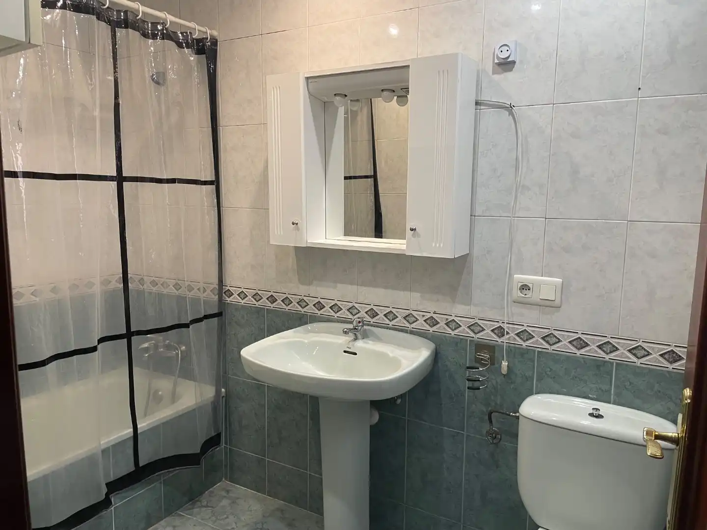 Apartament de lloguer a Calle del Padre Buenaventura de Paredes, 6, Milán - Pumarín Bany de Apartament de lloguer en Oviedo