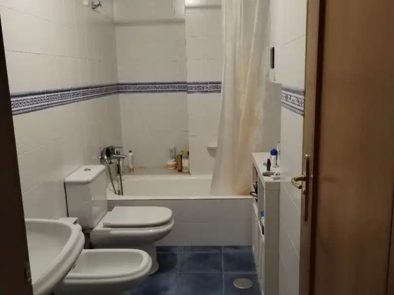 Flat for rent in Rúa Cardenal Cisneros, 8, Casco Viejo Bathroom of Flat for rent in Ourense Capital with Heating, Furnished and Video intercom