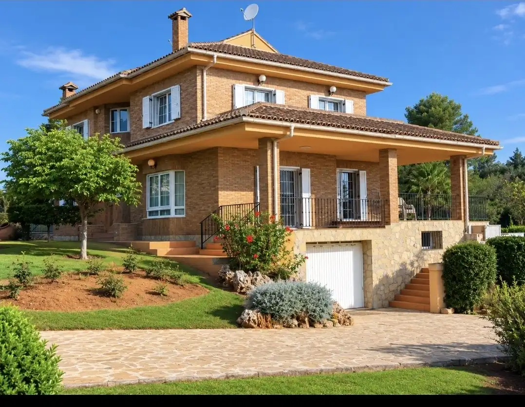 Vista exterior de Casa o xalet en venda en Picassent amb Terrassa, Piscina i Balcó
