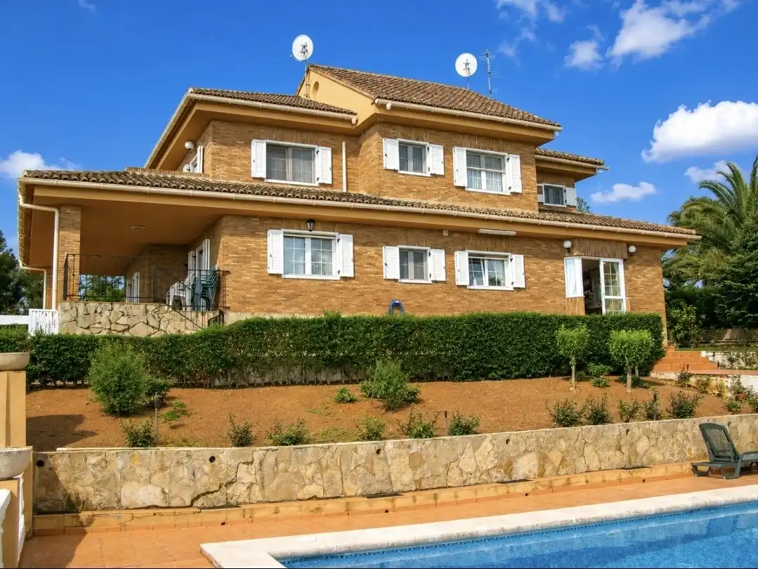 Vista exterior de Casa o xalet en venda en Picassent amb Terrassa, Piscina i Balcó