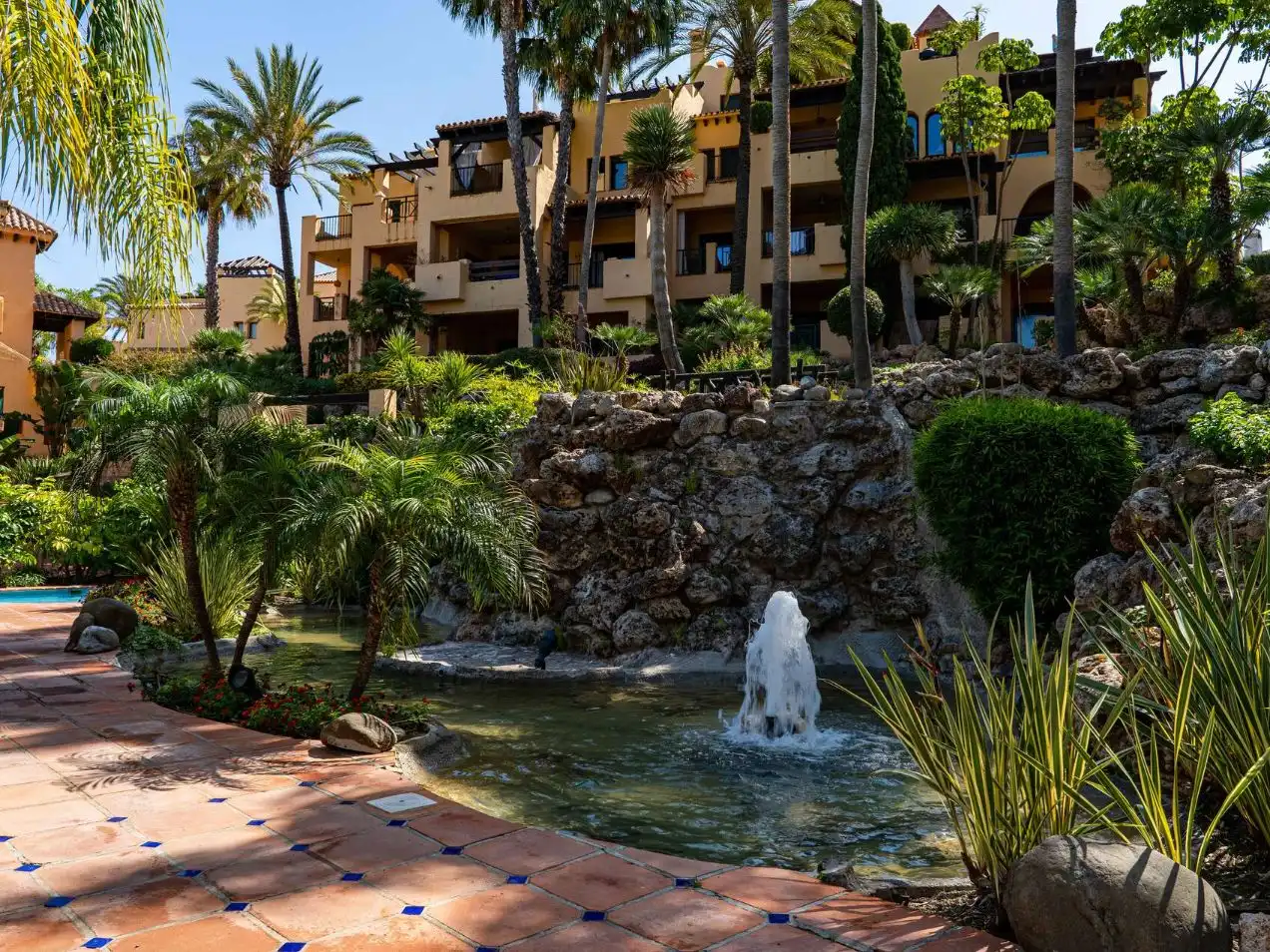 Vista exterior de Apartamento para compartir en Estepona con Aire acondicionado, Calefacción y Piscina