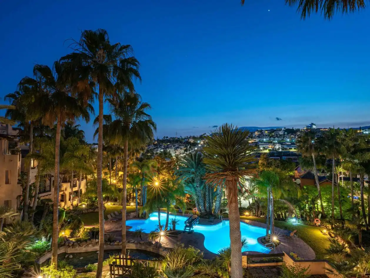 Vista exterior de Apartamento para compartir en Estepona con Aire acondicionado, Calefacción y Piscina