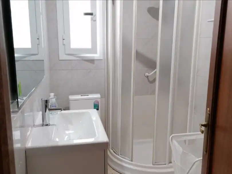 Flat for rent in Calle Marquesa de Valdeiglesias, 1, Córdoba Capital Bathroom of Flat for rent in Córdoba Capital with Air Conditioner and Terrace