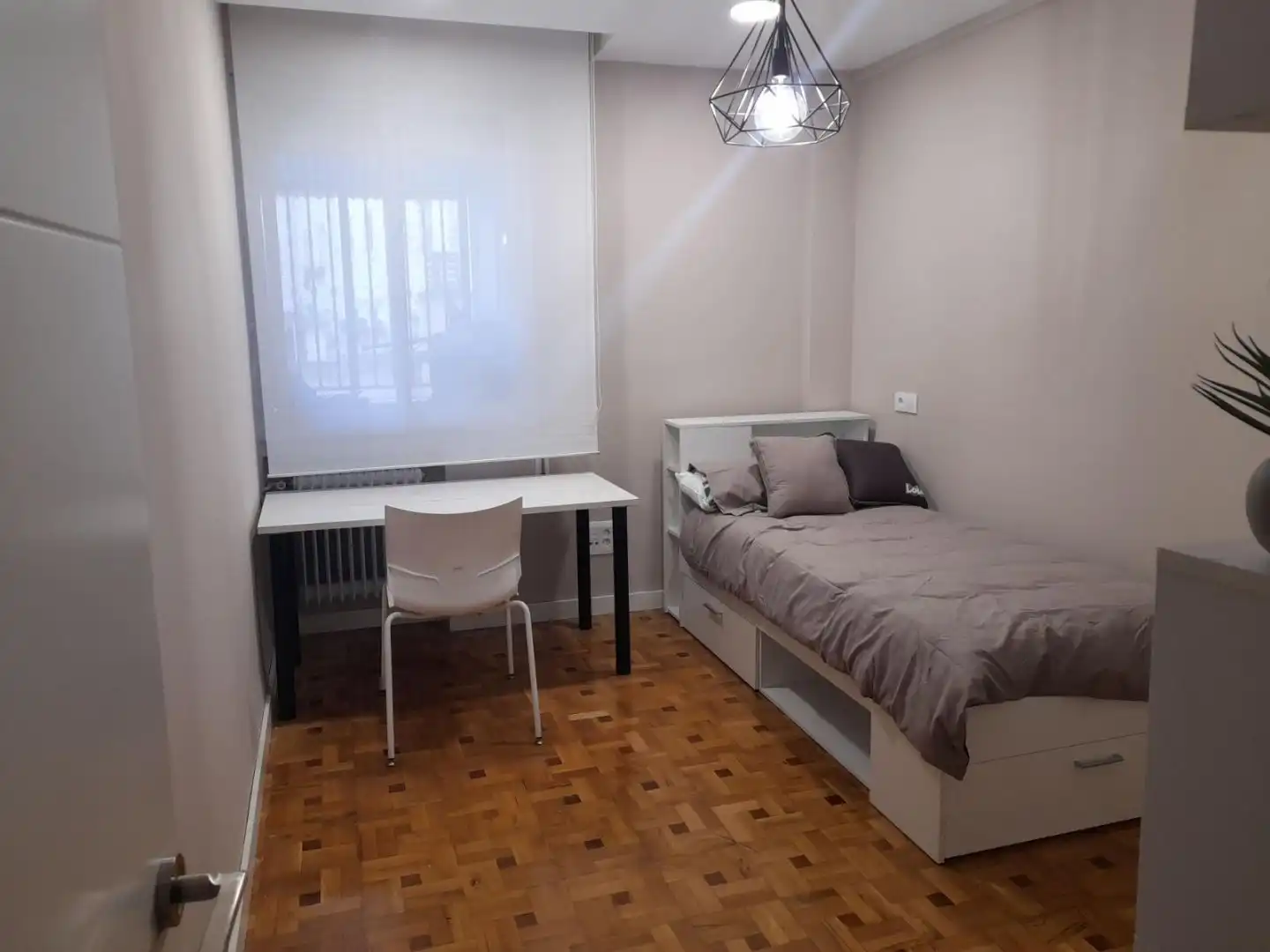 Flat for rent in Calle Capitán Gaona, 2, San Millán - Ayuntamiento Bedroom of Flat for rent in Logroño with Heating, Parquet flooring and Terrace