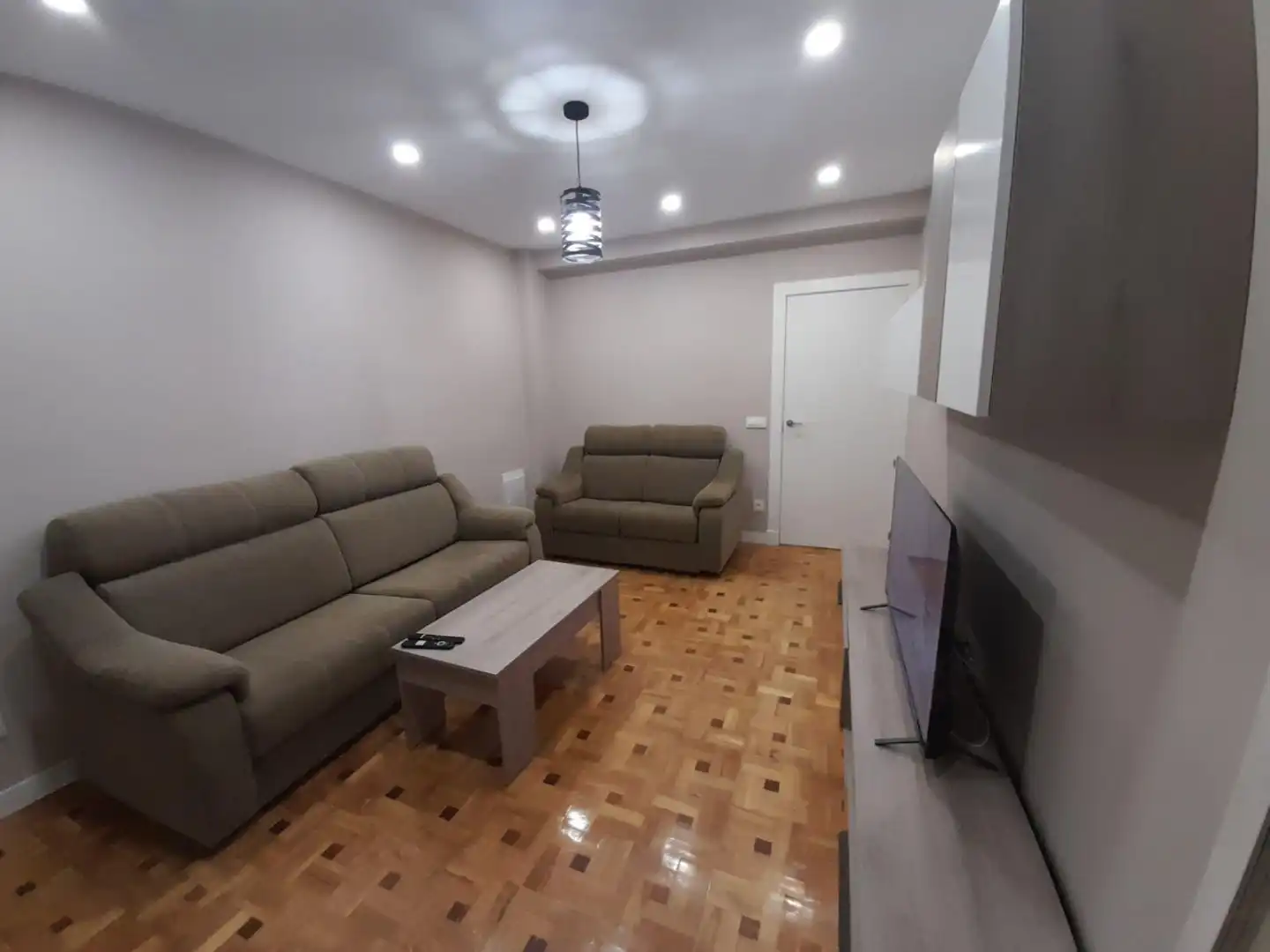 Flat for rent in Calle Capitán Gaona, 2, San Millán - Ayuntamiento Living room of Flat for rent in Logroño with Heating, Parquet flooring and Terrace