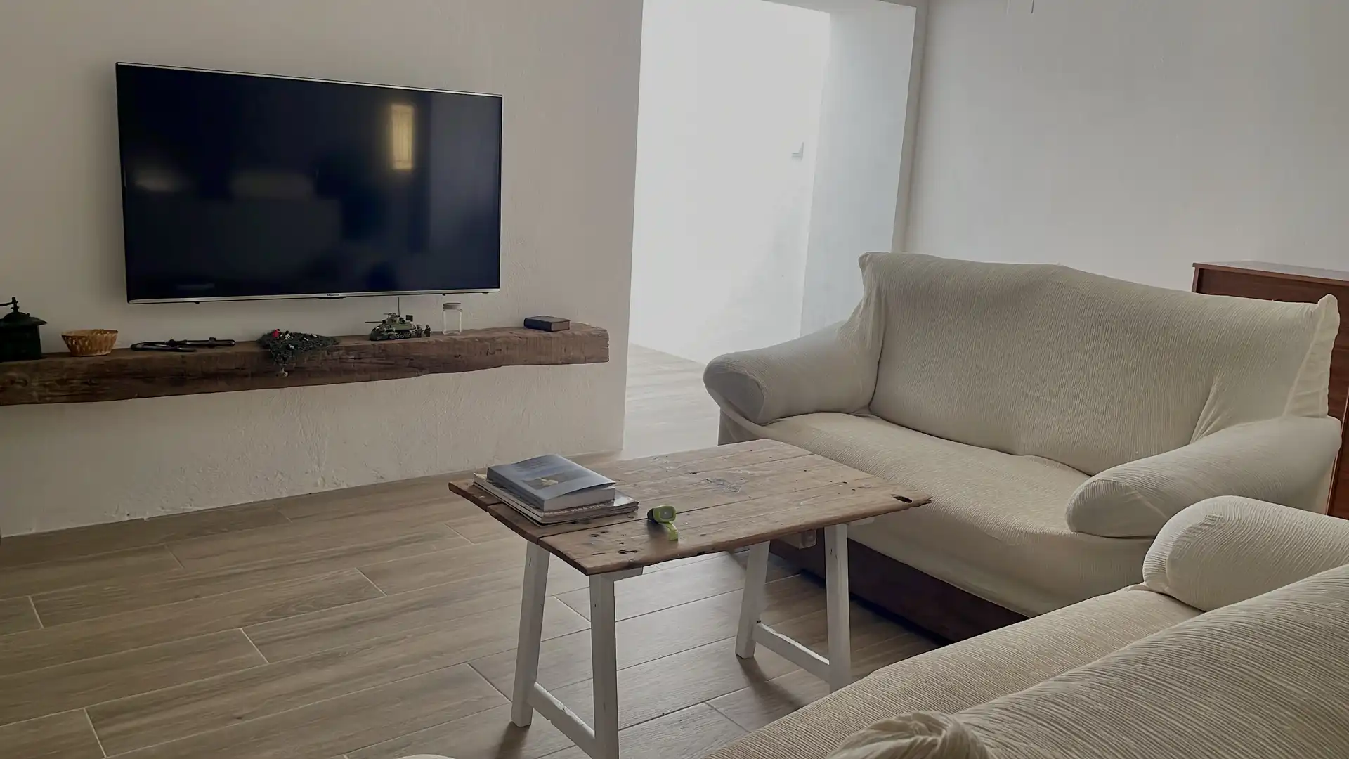 Casa adosada en venta en Calle Cruz, 13, Hinojosas de Calatrava Sala de estar de Casa adosada en venta en Hinojosas de Calatrava con Aire acondicionado, Calefacción y Jardín privado