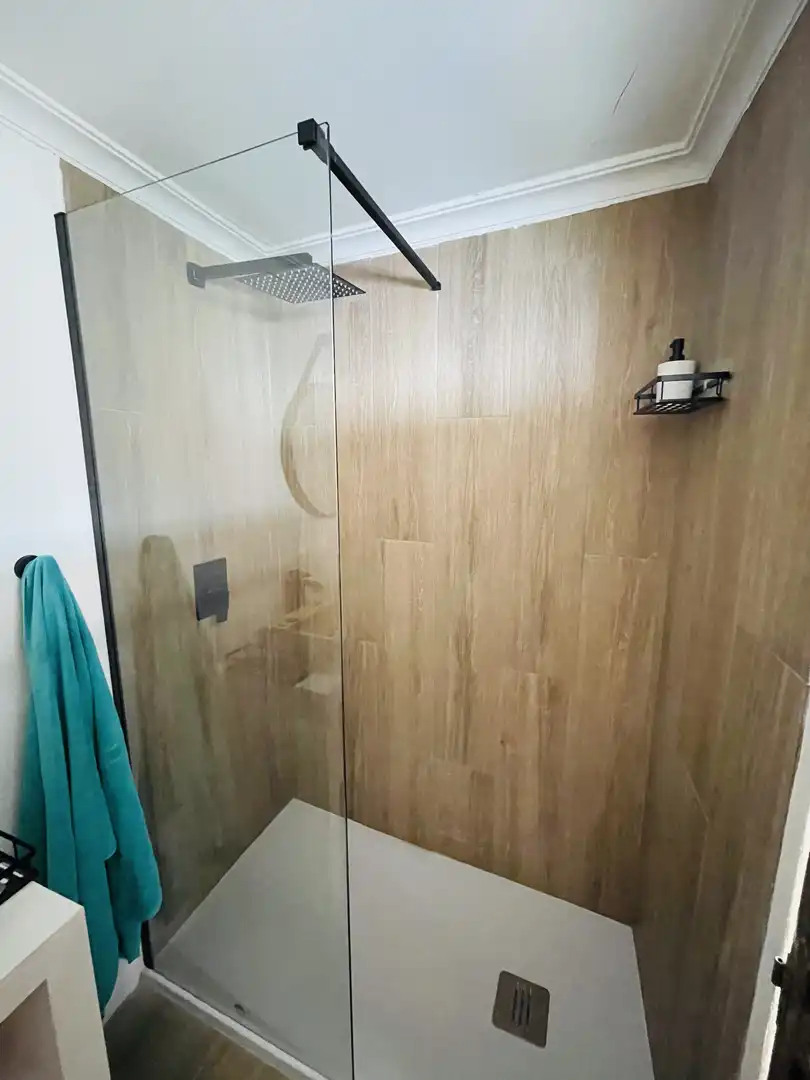 Casa adosada en venta en Calle Cruz, 13, Hinojosas de Calatrava Baño de Casa adosada en venta en Hinojosas de Calatrava con Aire acondicionado, Calefacción y Jardín privado