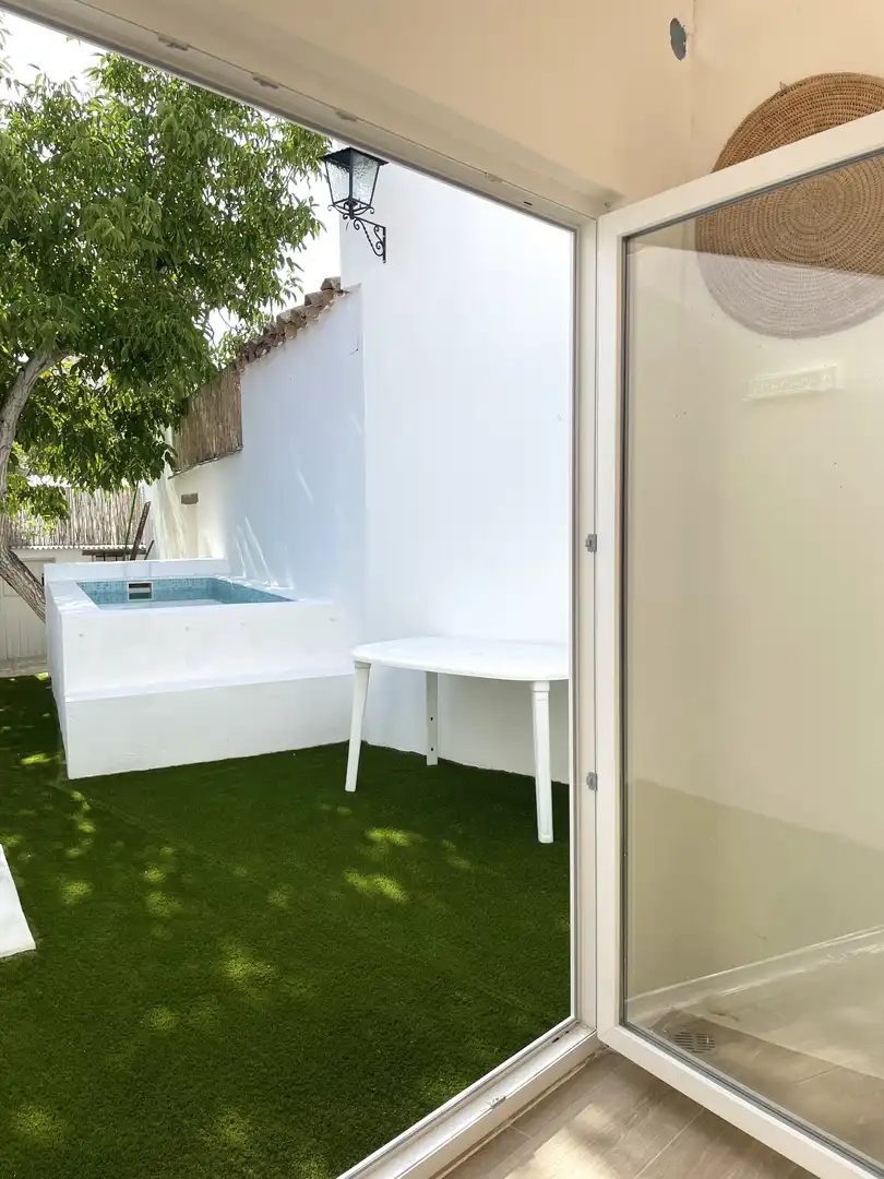 Casa adosada en venta en Calle Cruz, 13, Hinojosas de Calatrava Terraza de Casa adosada en venta en Hinojosas de Calatrava con Aire acondicionado, Calefacción y Jardín privado