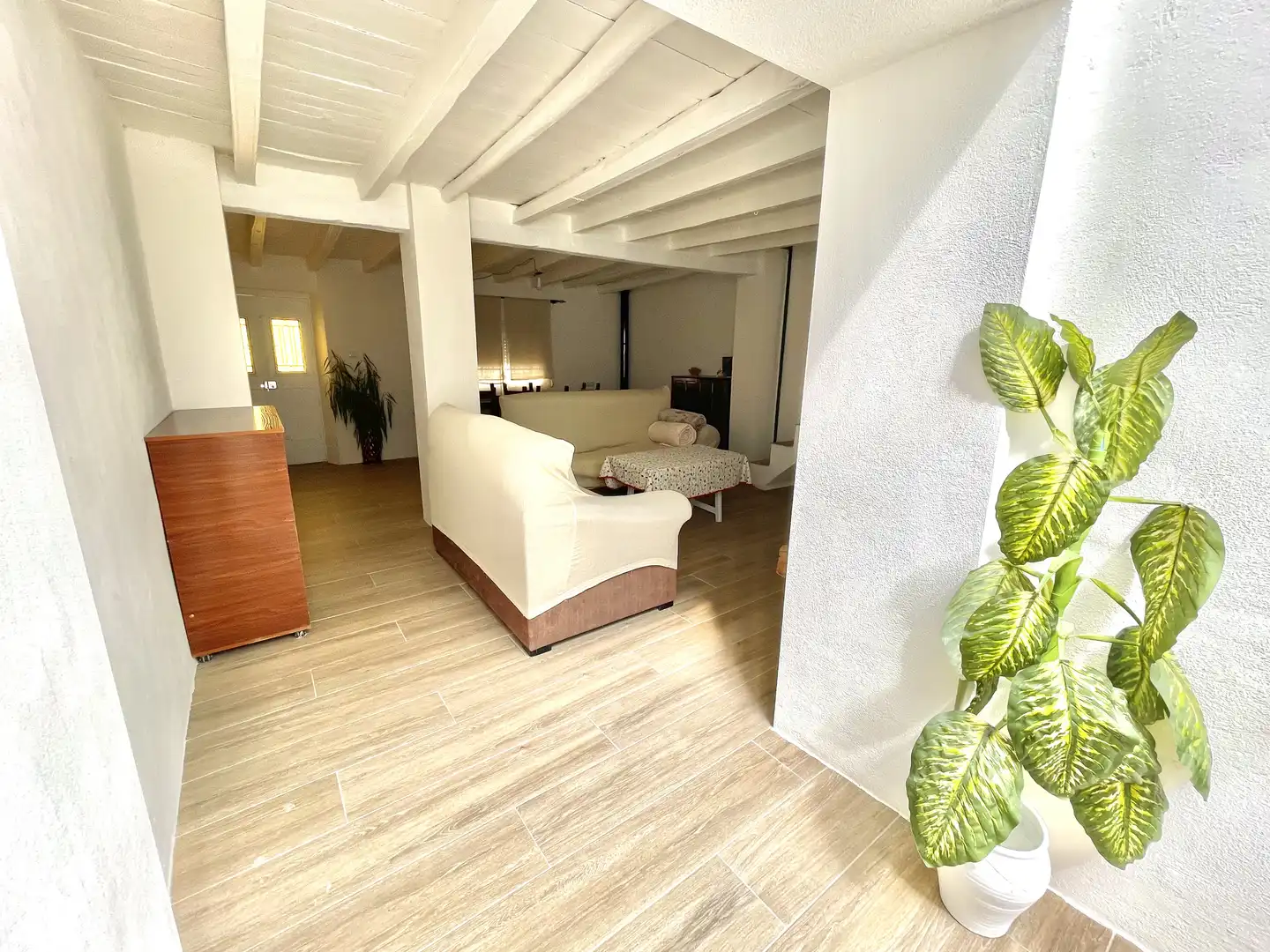 Casa adosada en venta en Calle Cruz, 13, Hinojosas de Calatrava Sala de estar de Casa adosada en venta en Hinojosas de Calatrava con Aire acondicionado, Calefacción y Jardín privado