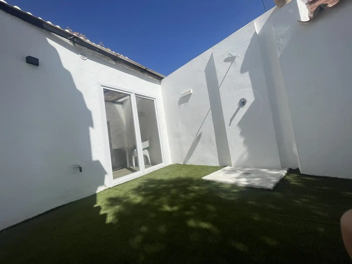 Casa adosada en venta en Calle Cruz, 13, Hinojosas de Calatrava Vista exterior de Casa adosada en venta en Hinojosas de Calatrava con Aire acondicionado, Calefacción y Jardín privado