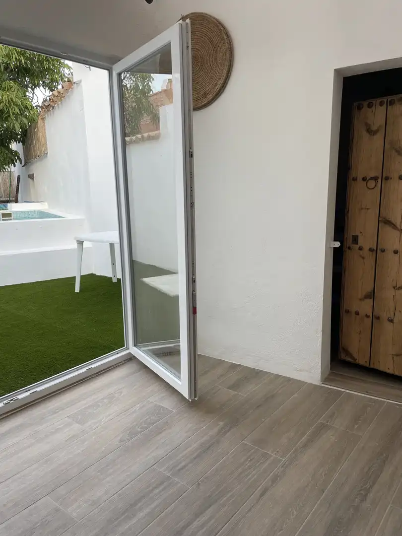 Casa adosada en venta en Calle Cruz, 13, Hinojosas de Calatrava Terraza de Casa adosada en venta en Hinojosas de Calatrava con Aire acondicionado, Calefacción y Jardín privado